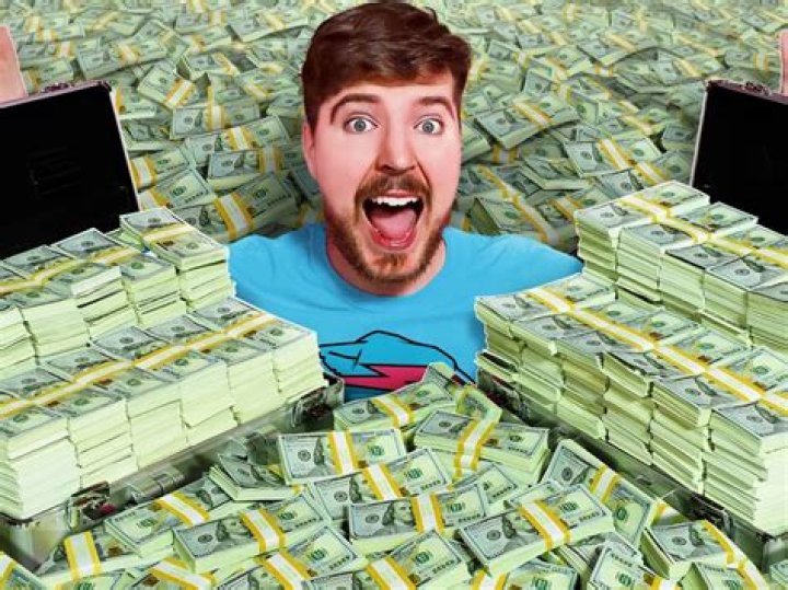 How Much Money Does Jalil Hutchins Make? Latest Jalil Hutchins Net Worth Income Salary